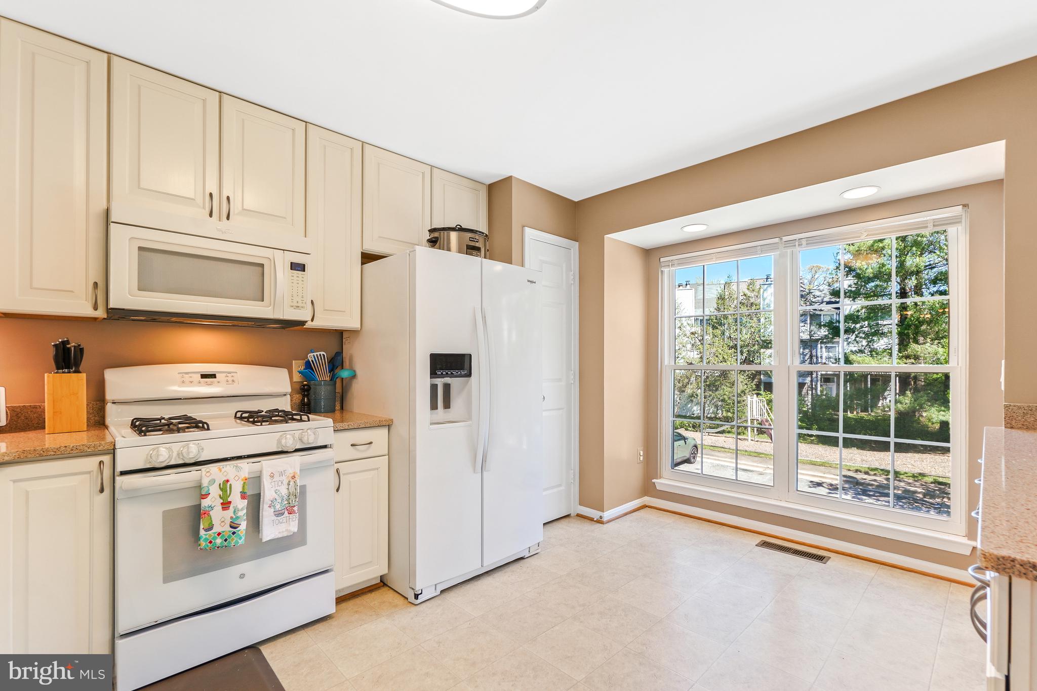 11230 Watermill Lane Silver Spring, MD 20902 - Photo 10 of 35