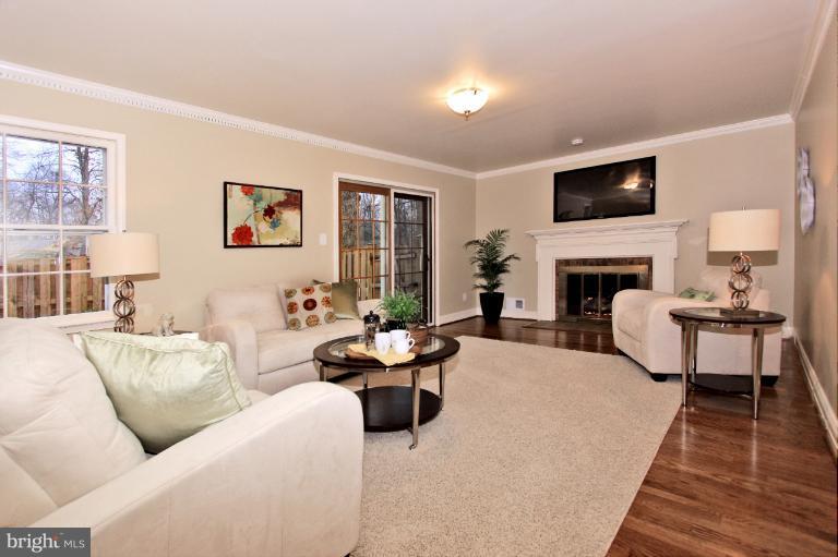 2431 Albot Road Reston, VA 20191 - Photo 14 of 30 Family Room