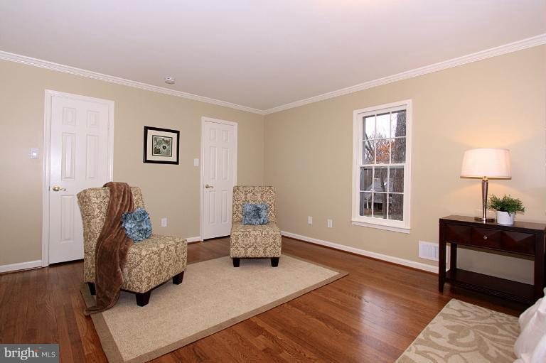2431 Albot Road Reston, VA 20191 - Photo 18 of 30 Master Bedroom Sitting Area