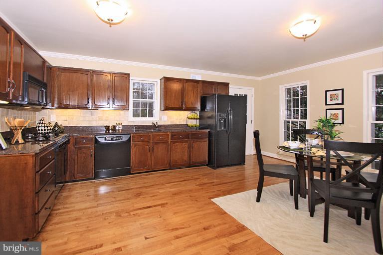 2431 Albot Road Reston, VA 20191 - Photo 3 of 30 Kitchen