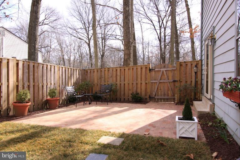 2431 Albot Road Reston, VA 20191 - Photo 9 of 30 Back Patio
