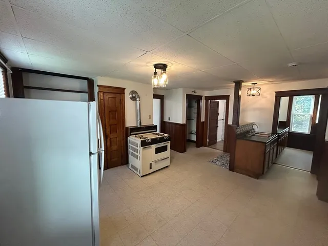 $2,450 | 31 Chrome Street, Unit 3, Worcester, MA 01604