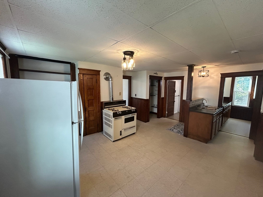 31 Chrome Street, Unit 3 Worcester, MA 01604 - Photo 12 of 25