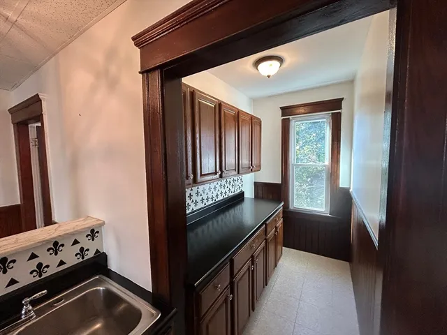 $2,450 | 31 Chrome Street, Unit 3, Worcester, MA 01604