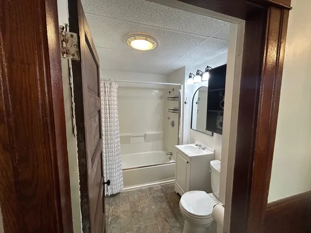 $2,450 | 31 Chrome Street, Unit 3, Worcester, MA 01604