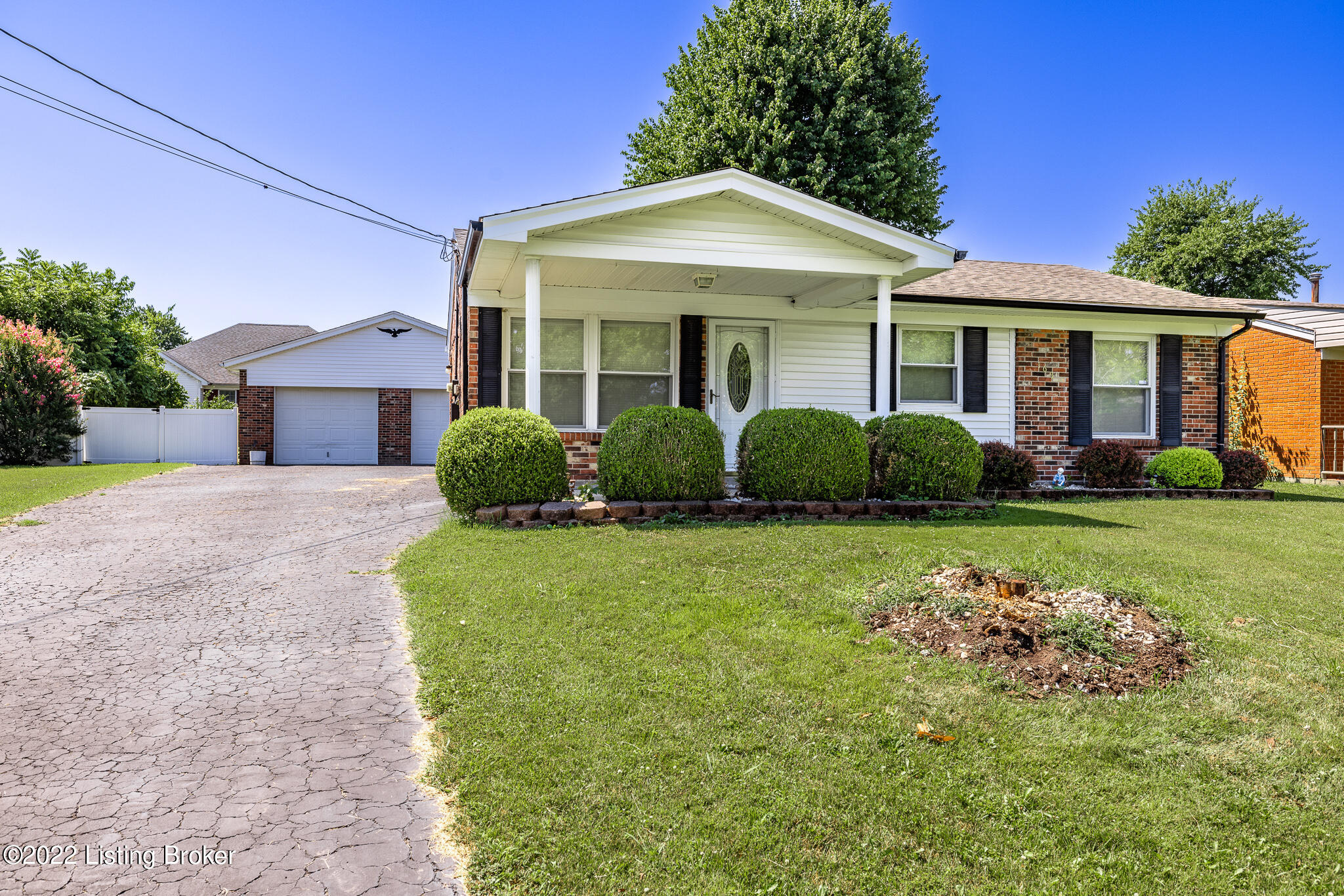 169 Dale Road Louisville, KY 40229 - Photo 1 of 22 BO0A2225