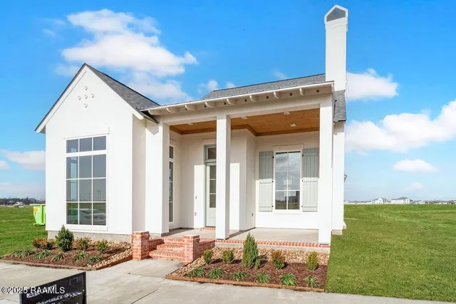 $489,450 | 406 Oceans Boulevard, Youngsville, LA 70592