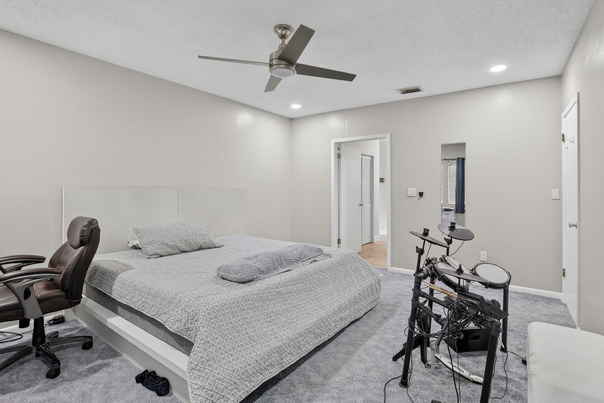 5507 McKinley Street Hollywood, FL 33021 - Photo 28 of 60 a bedroom with a bed and a chair