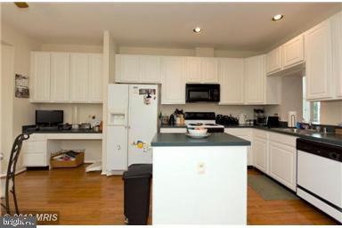 8415 Glad Rivers Row Columbia, MD 21045 - Photo 8 of 24 Gallery Image 8