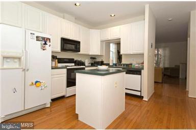8415 Glad Rivers Row Columbia, MD 21045 - Photo 9 of 24 Gallery Image 9