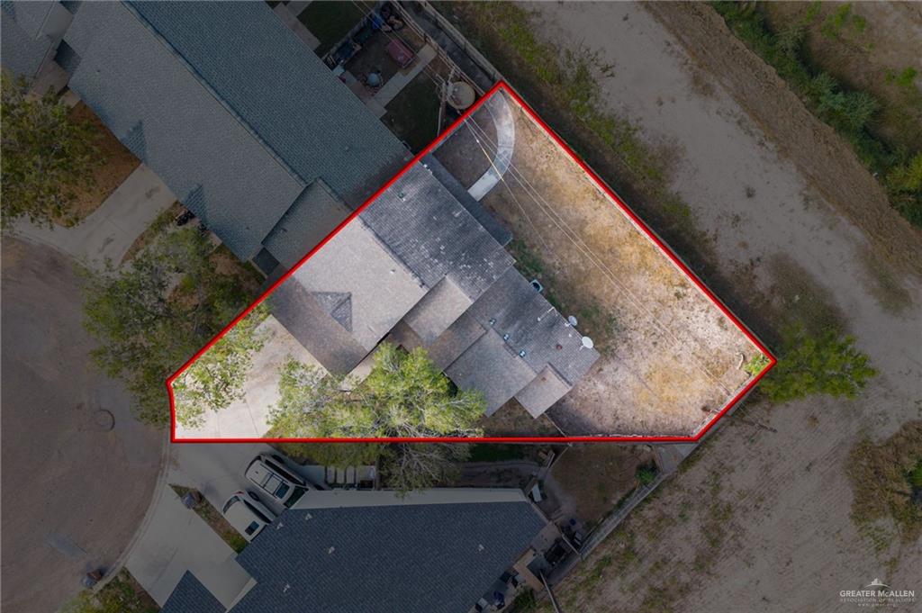 2601 Nassau Street Edinburg, TX 78541 - Photo 11 of 15 an aerial view of a backyard