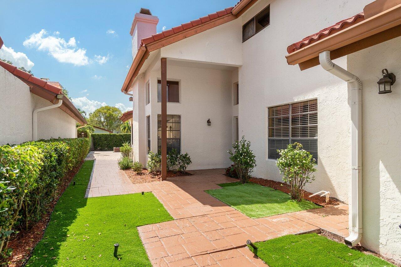21669 Town Pl Drive Boca Raton, FL 33433 - Photo 33 of 41 SPACIOUS COURTYARD