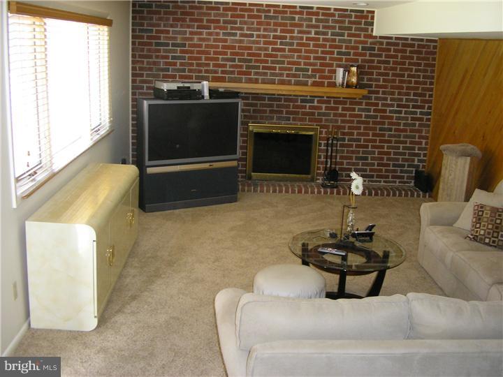 40 Tulip Road Holland, PA 18966 - Photo 14 of 24 Family Room