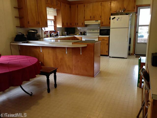 204 Ridgeview Drive Mount Airy, NC 27030 - Photo 2 of 16 Kitchen. Large kitchen/dinning room combo equipped with dishwasher.