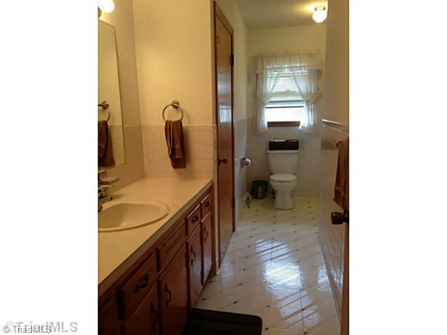 204 Ridgeview Drive Mount Airy, NC 27030 - Photo 9 of 16 Bath. Great full bath
