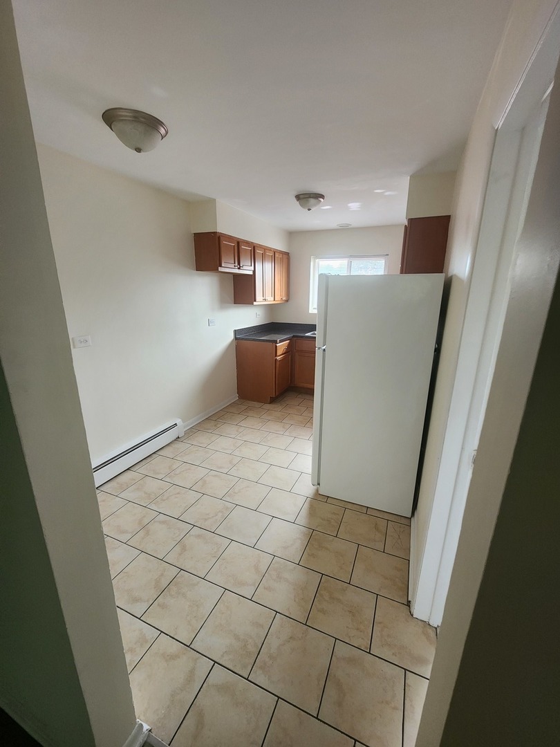 7455 North Ridge Boulevard, Unit C2 Chicago, IL 60645 - Photo 3 of 9 a view of a hallway to rooms and stairs