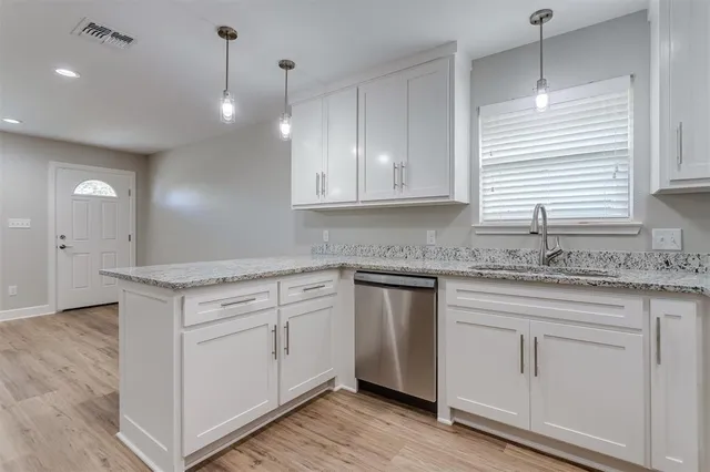 $1,575 | 607 Casa Linda Street, Unit B, Ennis, TX 75119