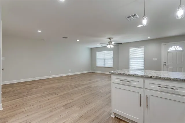 $1,575 | 607 Casa Linda Street, Unit B, Ennis, TX 75119