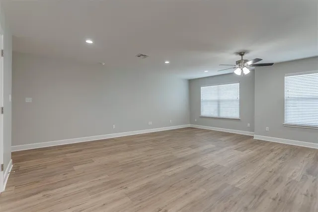 $1,575 | 607 Casa Linda Street, Unit B, Ennis, TX 75119