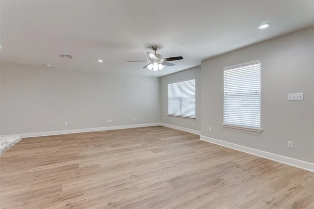 $1,575 | 607 Casa Linda Street, Unit B, Ennis, TX 75119