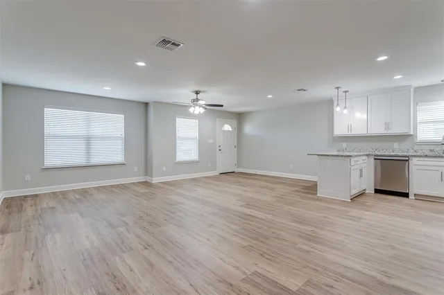 $1,575 | 607 Casa Linda Street, Unit B, Ennis, TX 75119