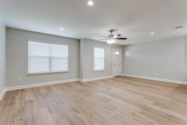 $1,575 | 607 Casa Linda Street, Unit B, Ennis, TX 75119