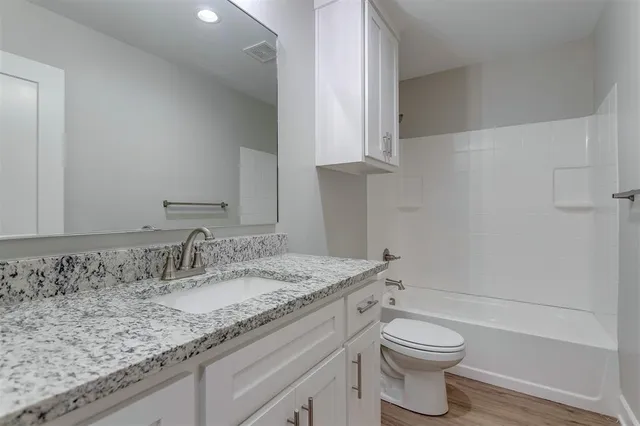 $1,575 | 607 Casa Linda Street, Unit B, Ennis, TX 75119