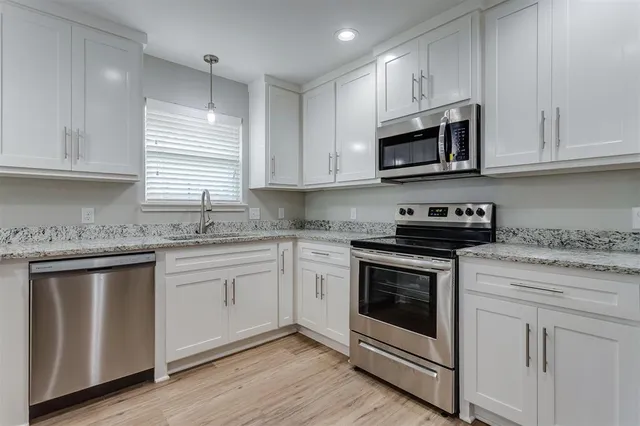 $1,575 | 607 Casa Linda Street, Unit B, Ennis, TX 75119