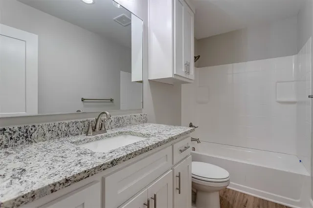 $1,575 | 607 Casa Linda Street, Unit B, Ennis, TX 75119