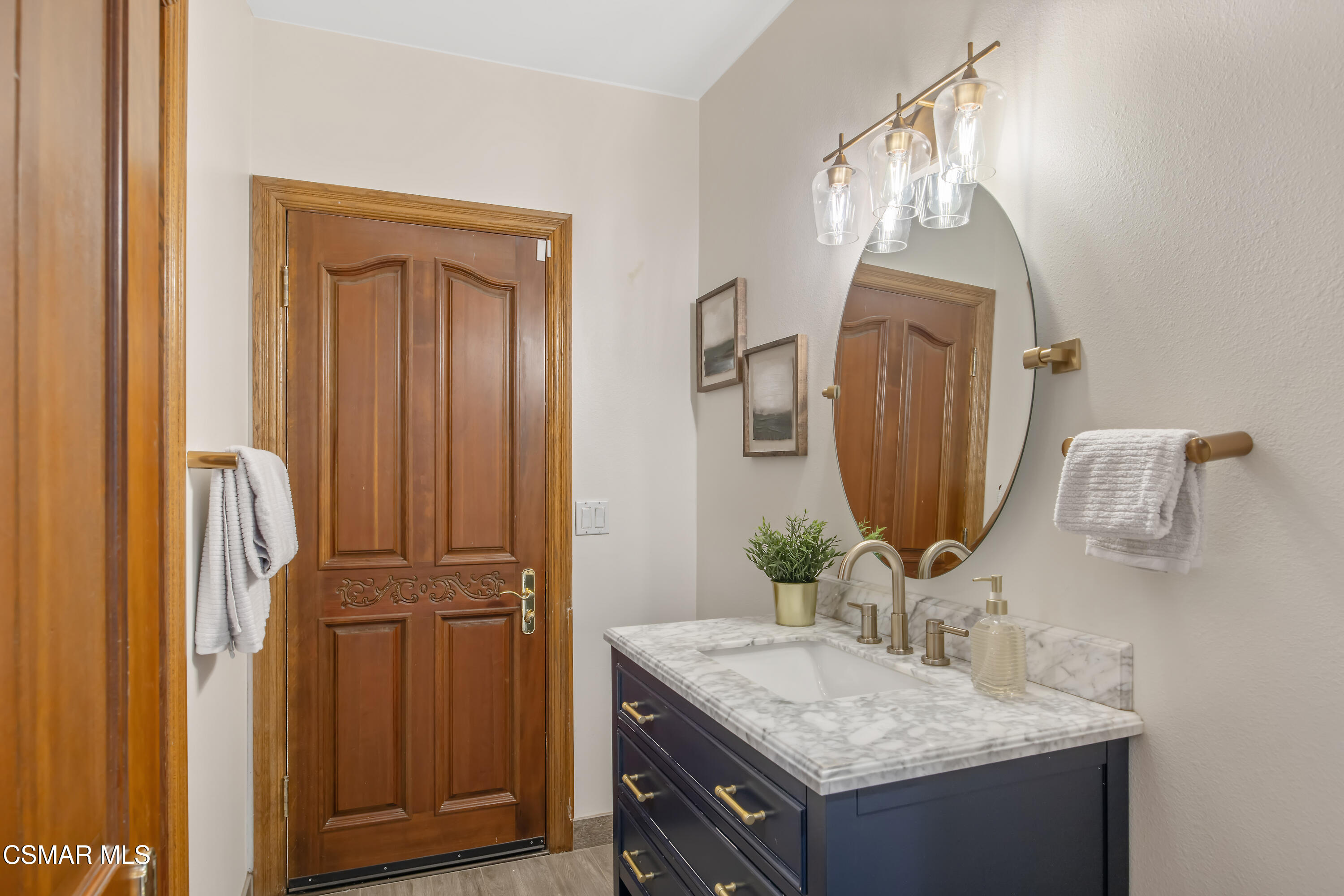3840 Castle View Road Agoura Hills, CA 91301 - Photo 40 of 94 a bathroom with a granite countertop sink and a mirror