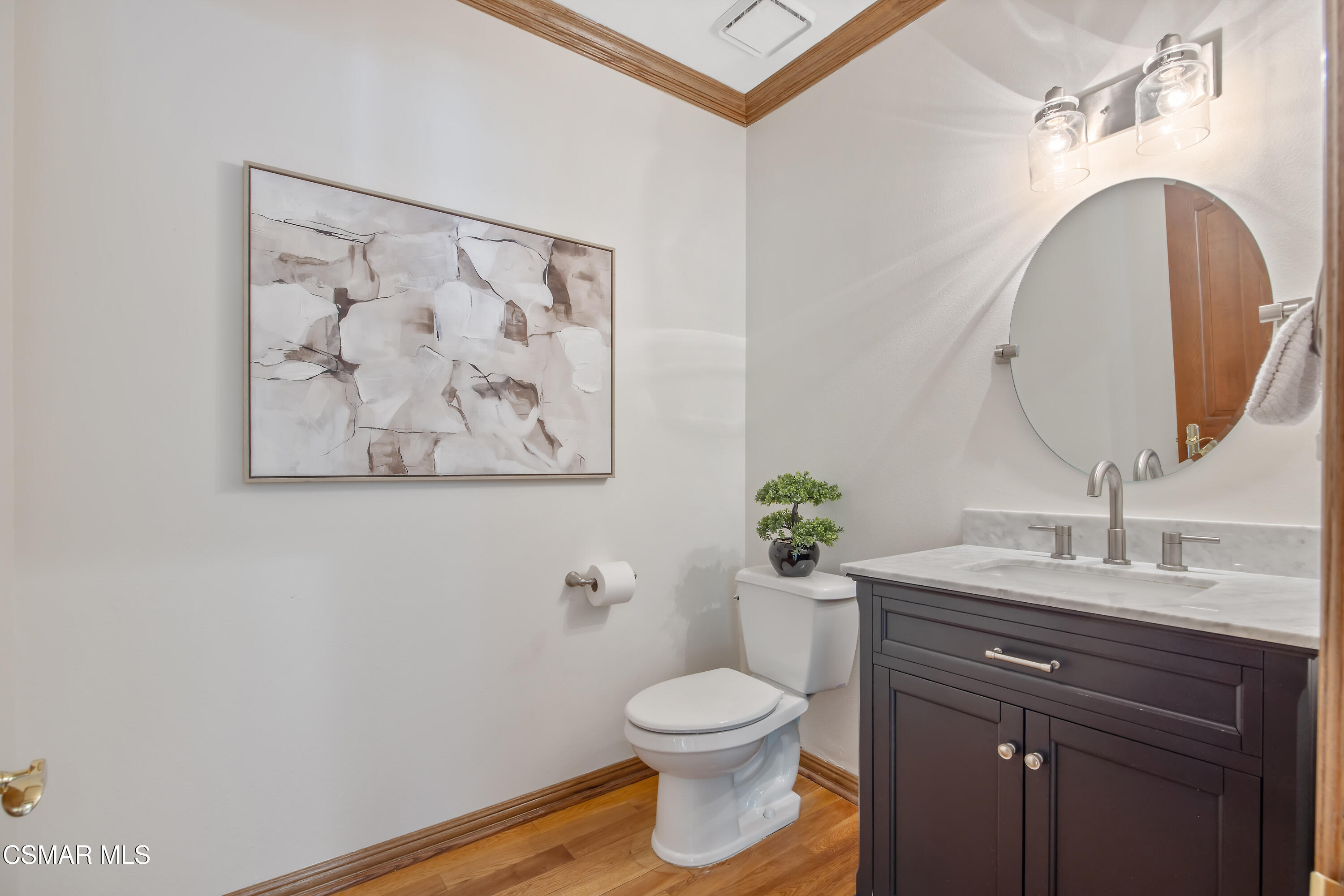 3840 Castle View Road Agoura Hills, CA 91301 - Photo 42 of 94 a bathroom with a toilet a sink and mirror