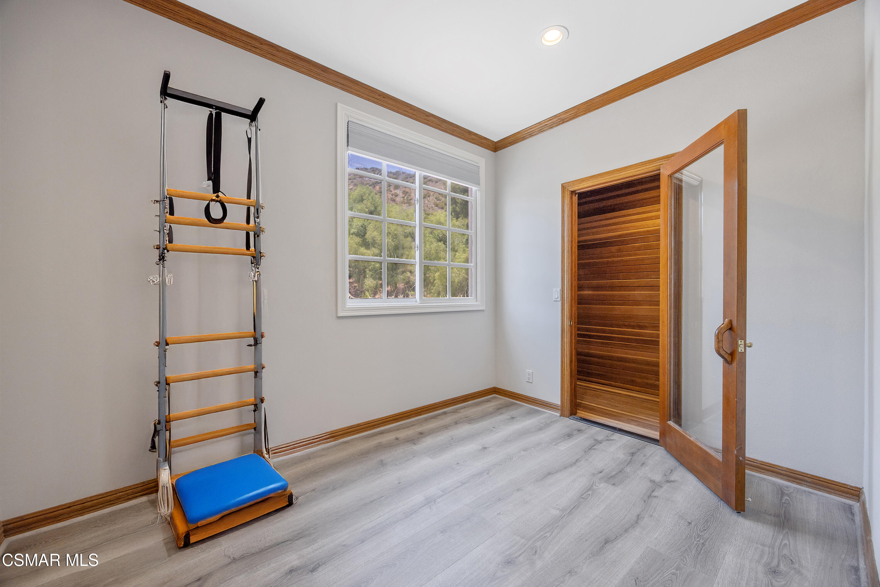 3840 Castle View Road Agoura Hills, CA 91301 - Photo 55 of 94 an empty room with wooden floor and windows
