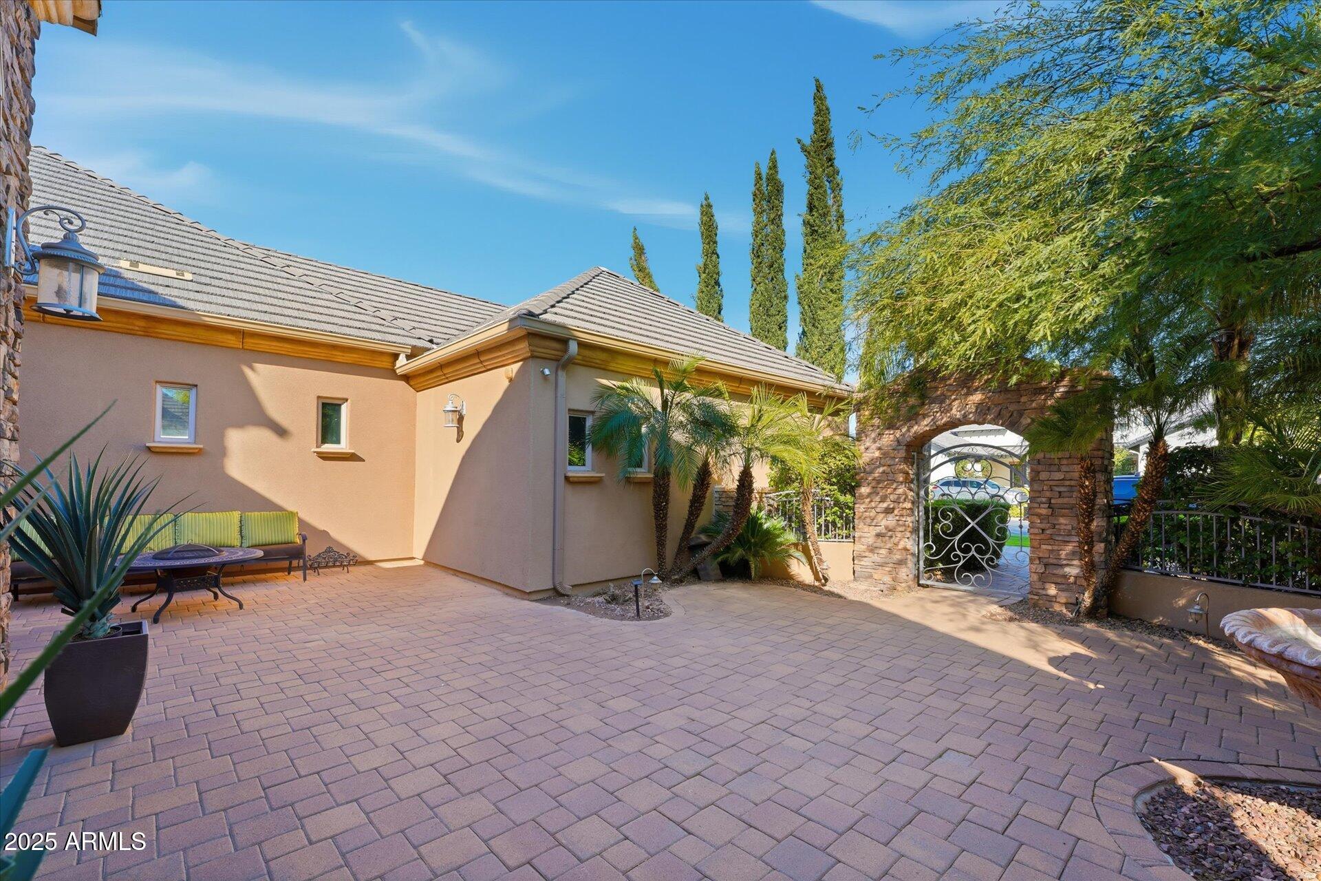 3121 East Bonanza Court Gilbert, AZ 85297 - Photo 76 of 83 10-010-courtyard