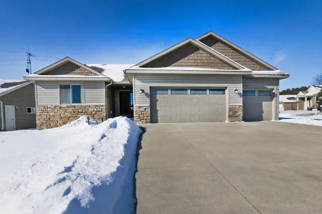 $478,900 | 481 Manor Garden Lane Northwest, Rochester, MN 55901