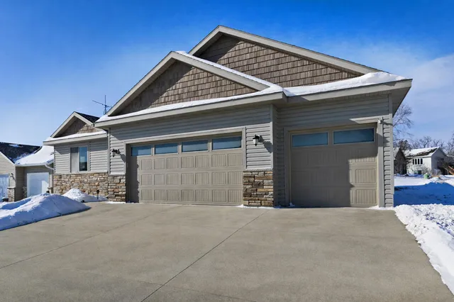 $478,900 | 481 Manor Garden Lane Northwest, Rochester, MN 55901