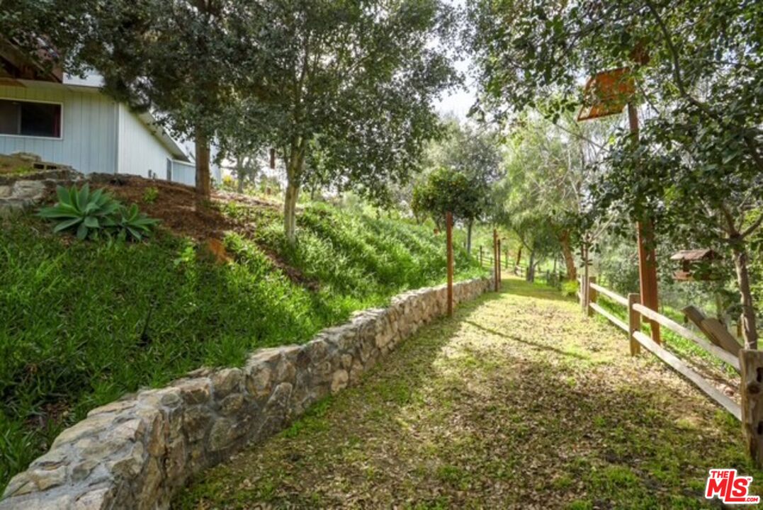 335 Morro Hills Road Fallbrook, CA 92028 - Photo 12 of 34