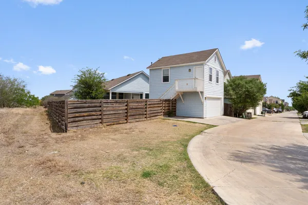 $850 | 1629 Arbor Knot Drive, Unit CASITA, Kyle, TX 78640
