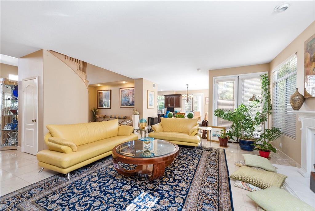11312 Broadview Drive Moorpark, CA 93021 - Photo 16 of 50 Family Room looking towards Kitchen