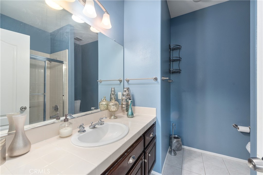11312 Broadview Drive Moorpark, CA 93021 - Photo 24 of 50 En-suite bathroom