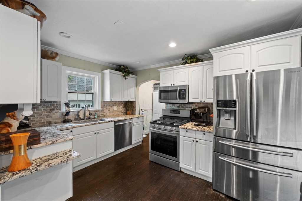 8 St James Road Shrewsbury, MA 01545 - Photo 12 of 30 Gallery Image 12