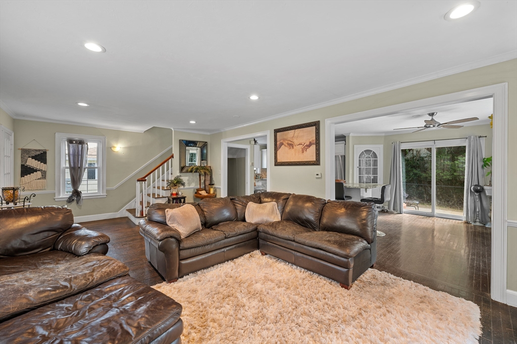 8 St James Road Shrewsbury, MA 01545 - Photo 9 of 30 Gallery Image 9