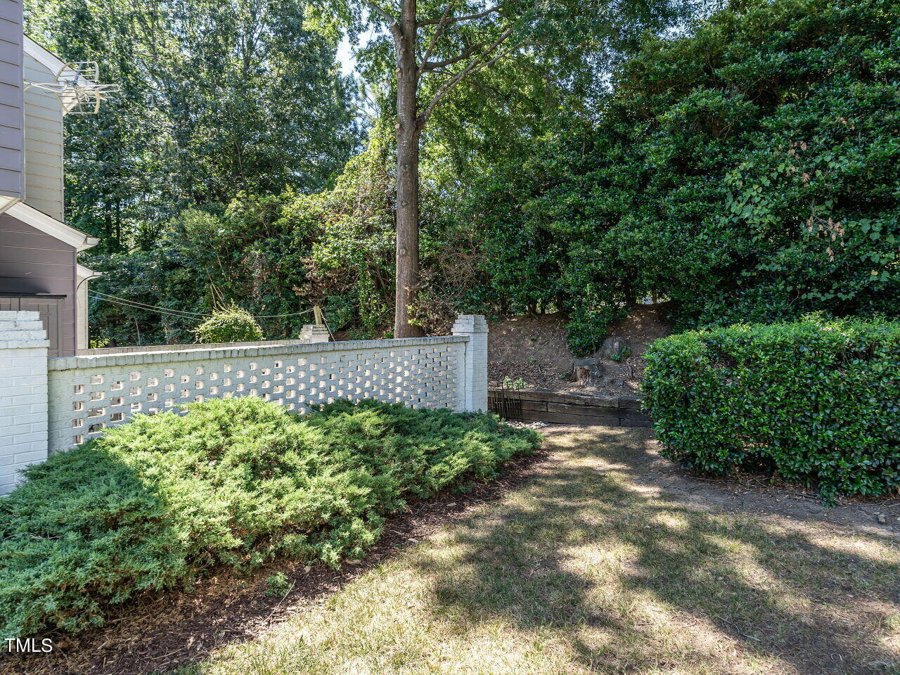2520 Noble Road Raleigh, NC 27608 - Photo 15 of 18 022-1280x960-backyard