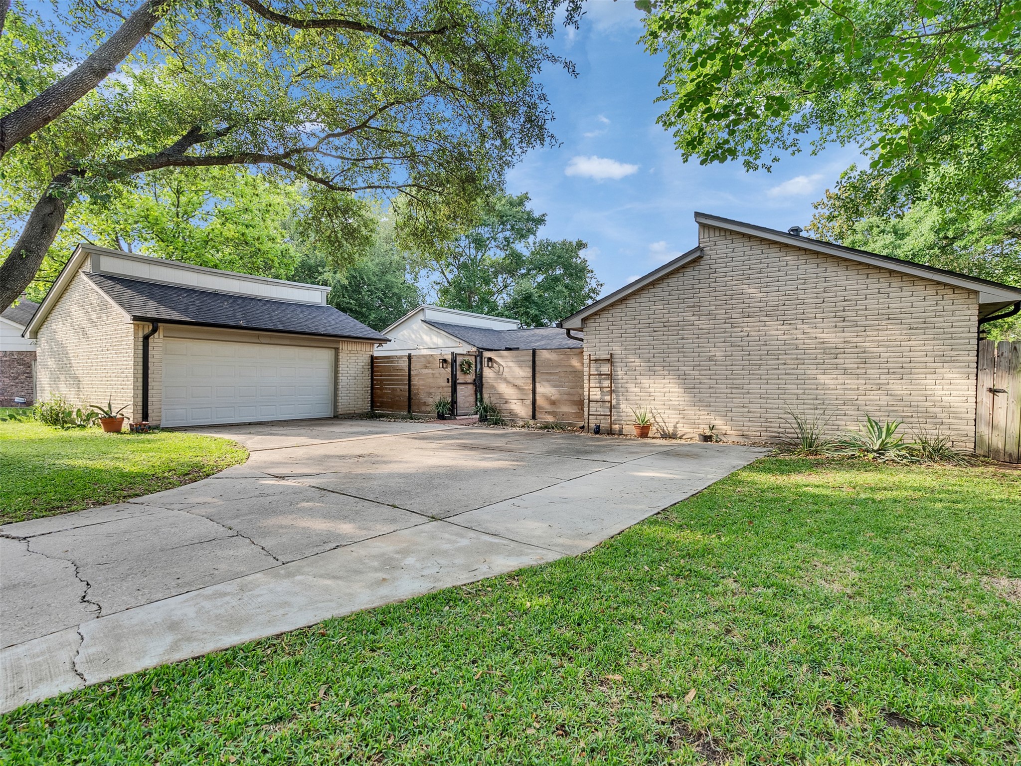 12906 Aste Lane Houston, TX 77065 - Photo 2 of 42