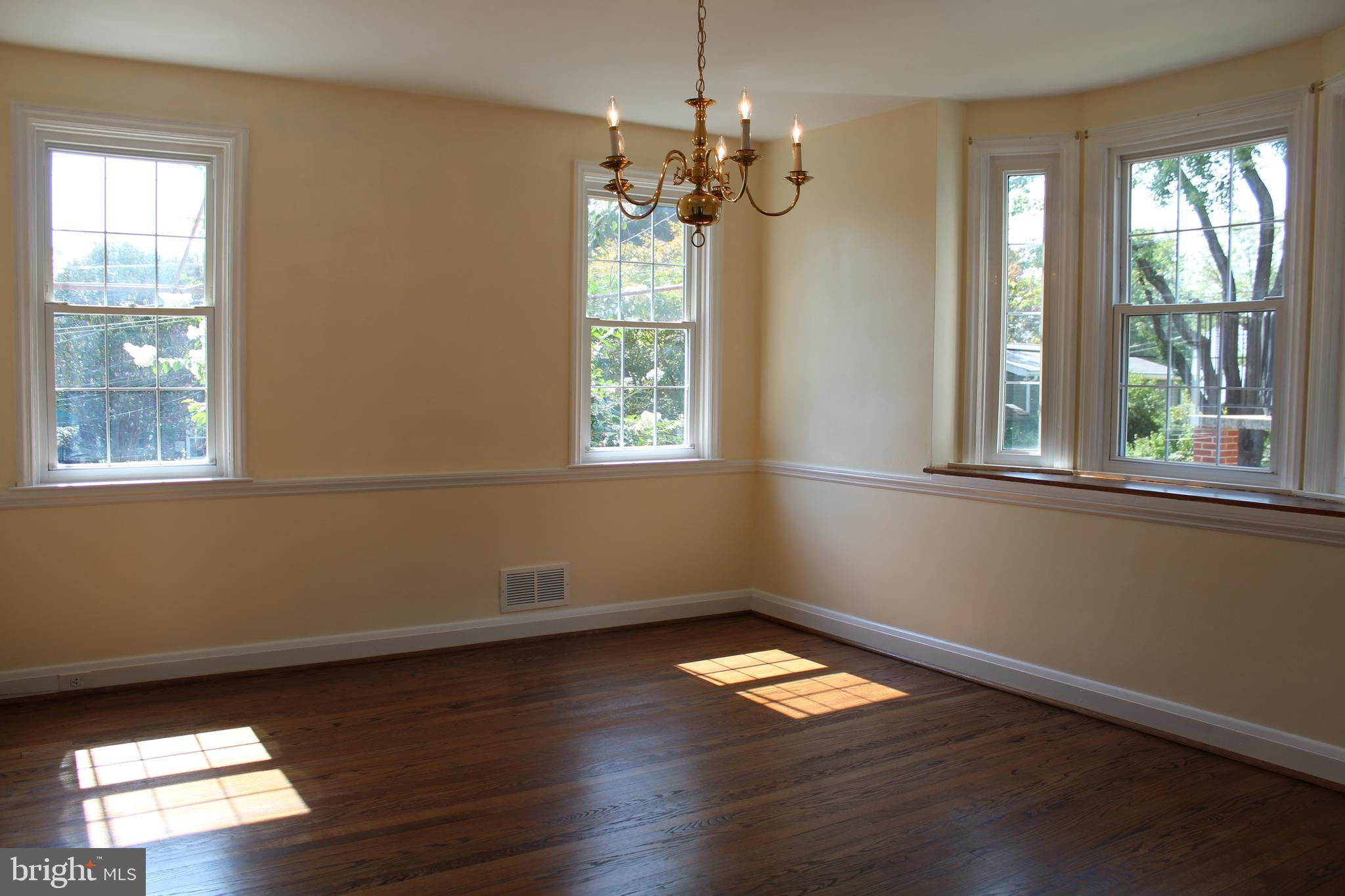 6119 Regent Park Road Baltimore, MD 21228 - Photo 16 of 55 Bay Window in Dining Room