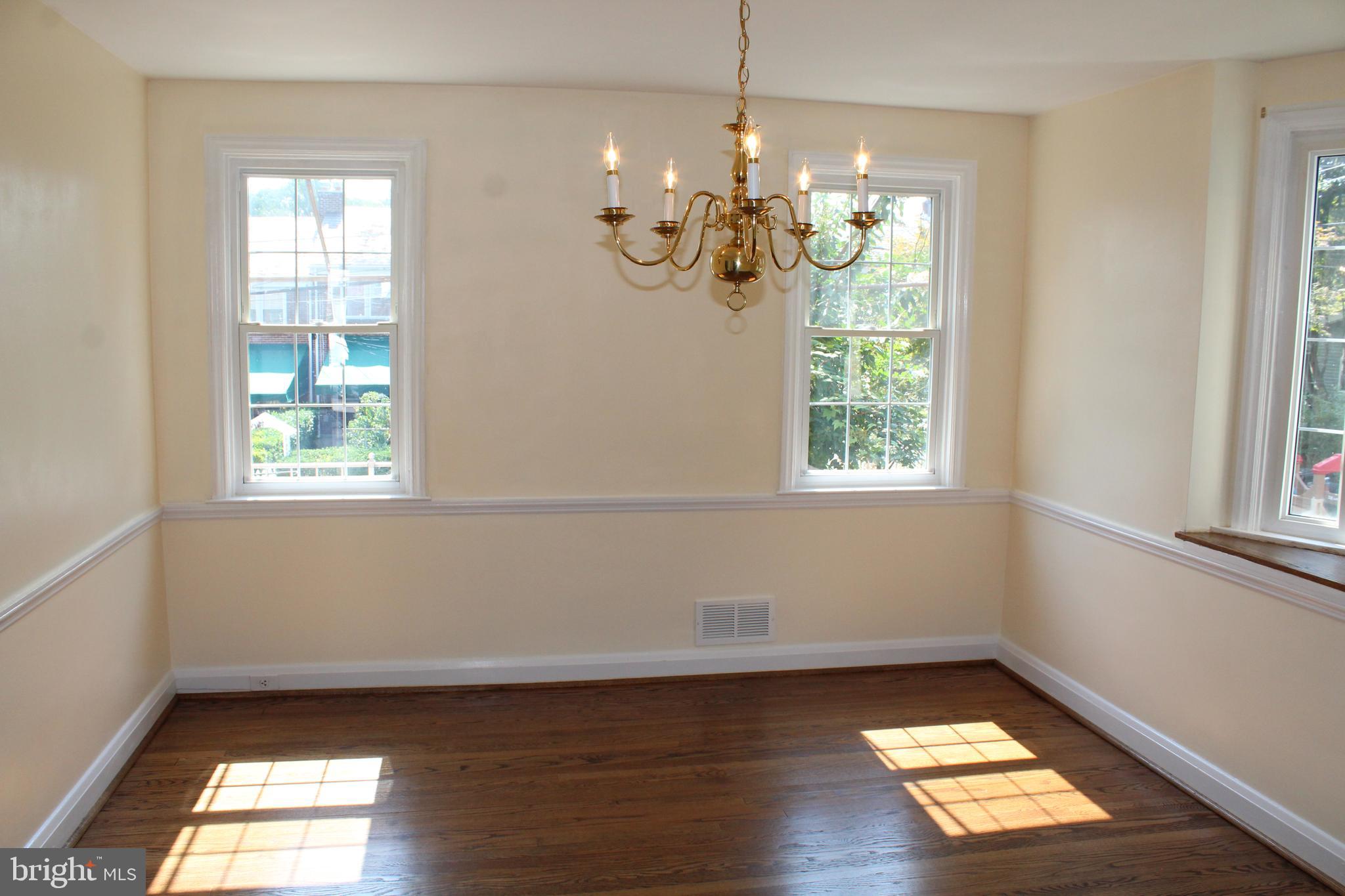 6119 Regent Park Road Baltimore, MD 21228 - Photo 17 of 55 Chairrail molding in Dining Room