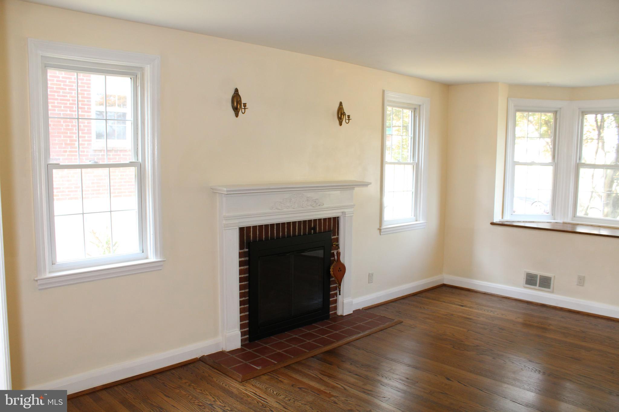 6119 Regent Park Road Baltimore, MD 21228 - Photo 18 of 55 Living Room