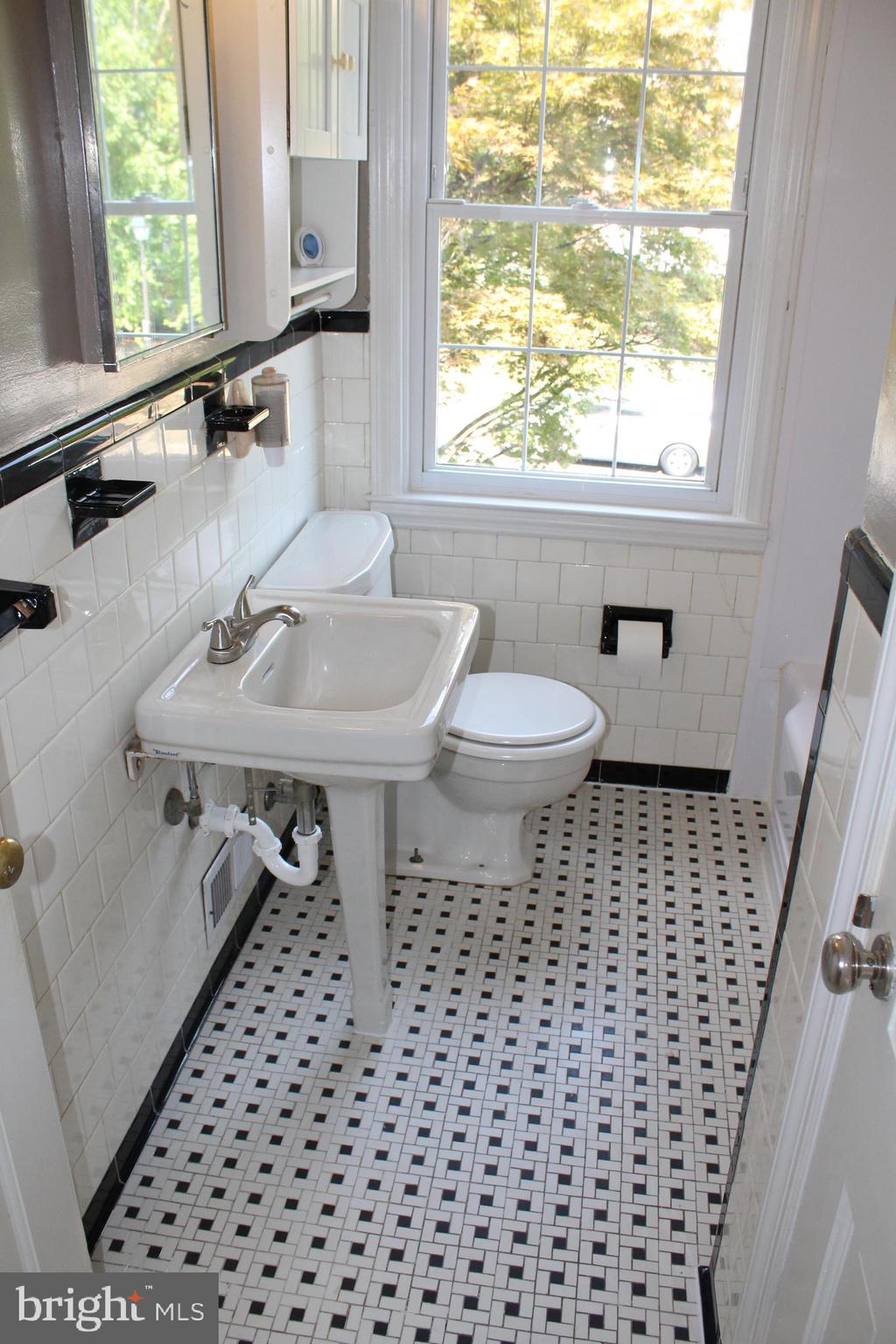 6119 Regent Park Road Baltimore, MD 21228 - Photo 38 of 55 Upper Level Full Bathroom