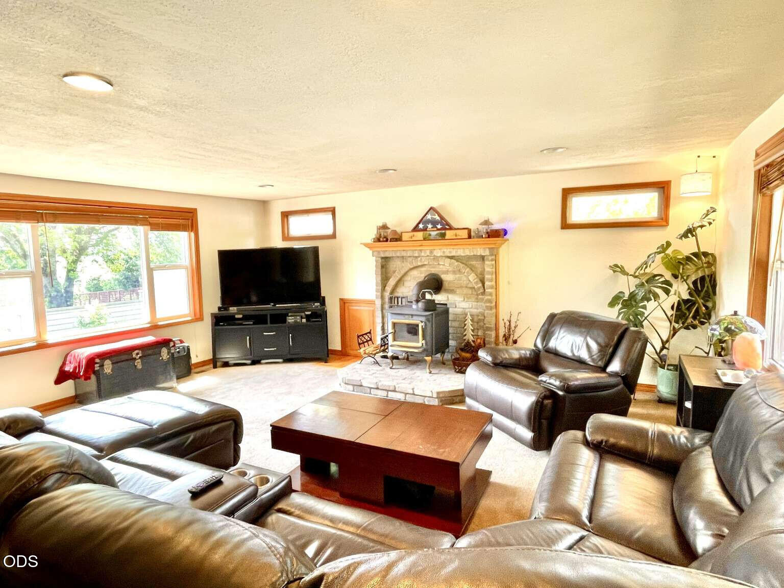 6085 Adams Road Talent, OR 97540 - Photo 4 of 40 a living room with furniture and a flat screen tv