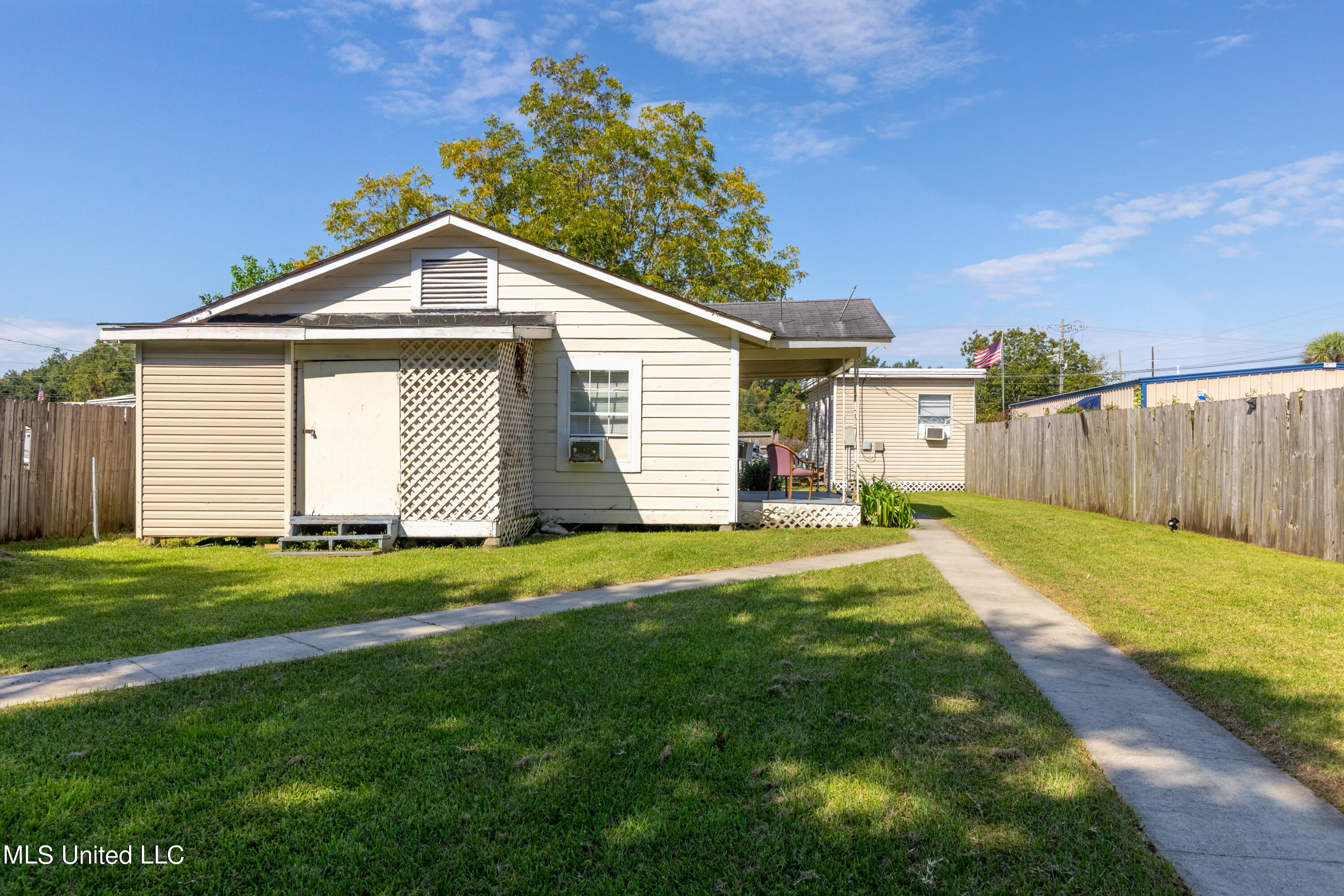 1812 Market Street, Unit 1 Pascagoula, MS 39567 - Photo 4 of 24 1812 Market (5)
