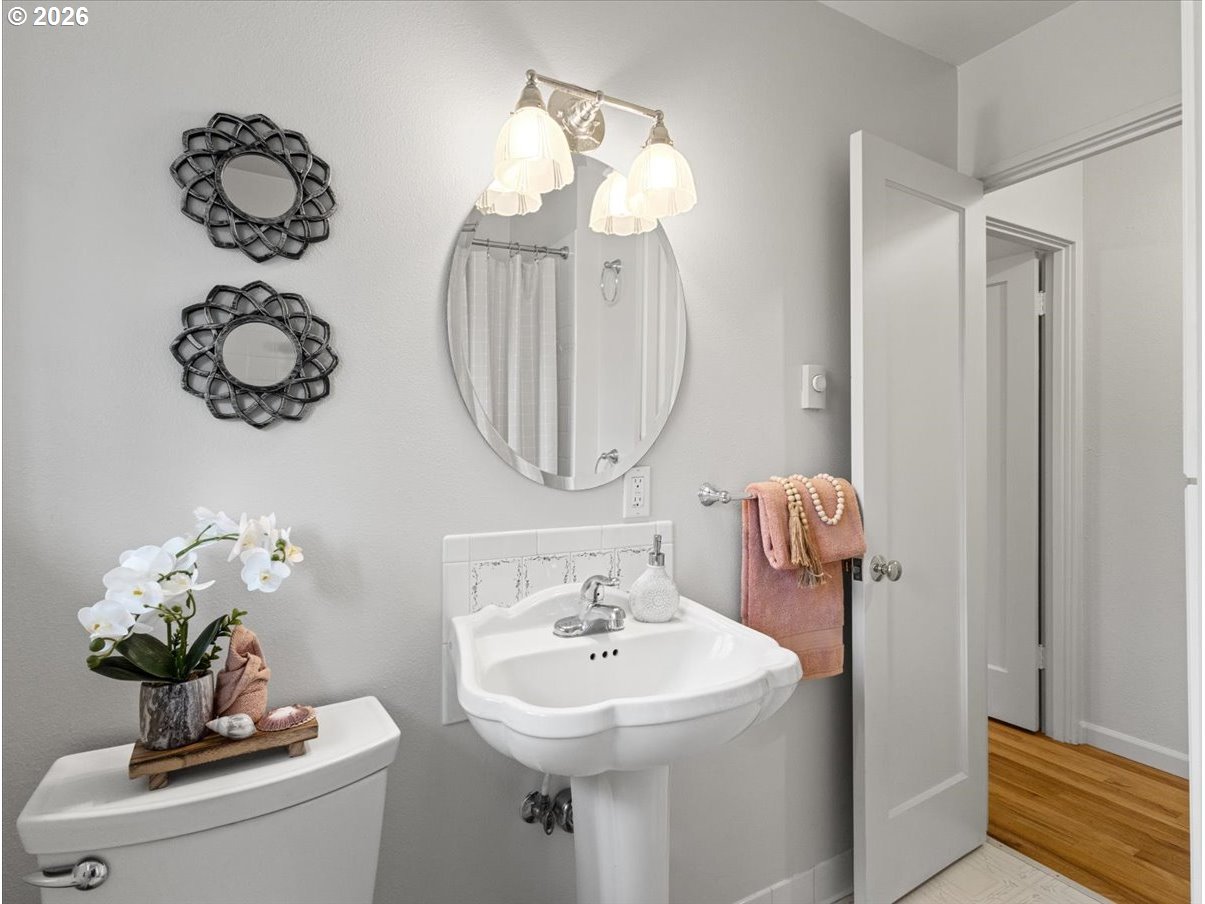 6544 Southwest 46th Place Portland, OR 97221 - Photo 21 of 34 Gallery Image 21